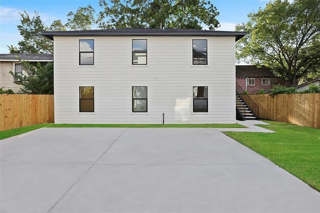 310 Delmar St — Photo 1