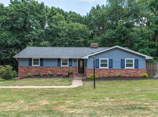 122 N Jamestown Rd, Coraopolis, PA 15108