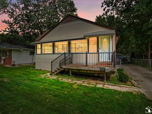 29305 Van Riper St, Flat Rock, MI 48134