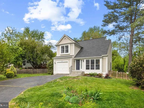 423 Foxridge Dr SW, Leesburg, VA 20175