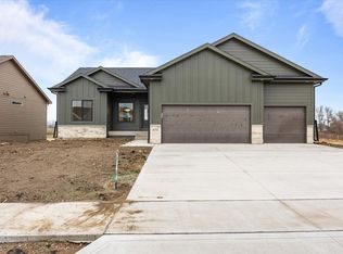 635 Rosemont Dr, Waukee, IA 50263