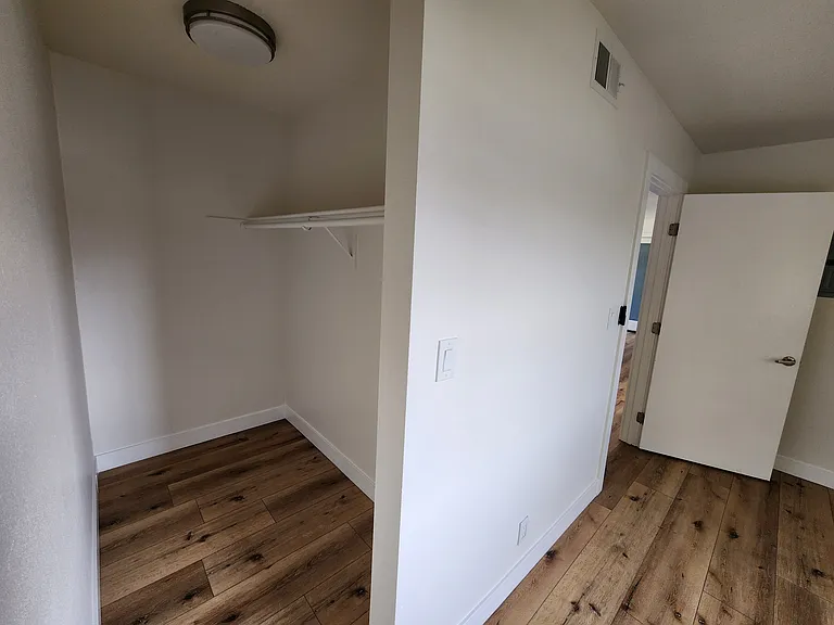 157 W Ash Ave #E — Photo 16