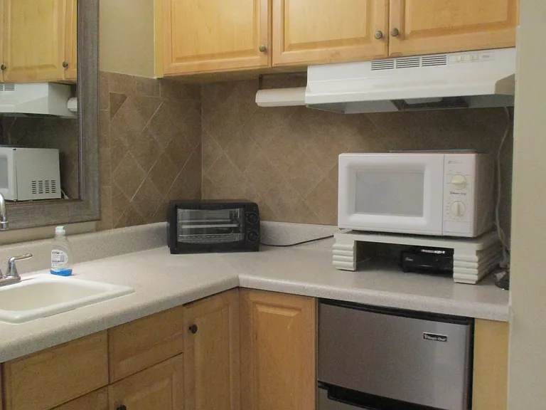 2555 Tamiami Trl N — Photo 9