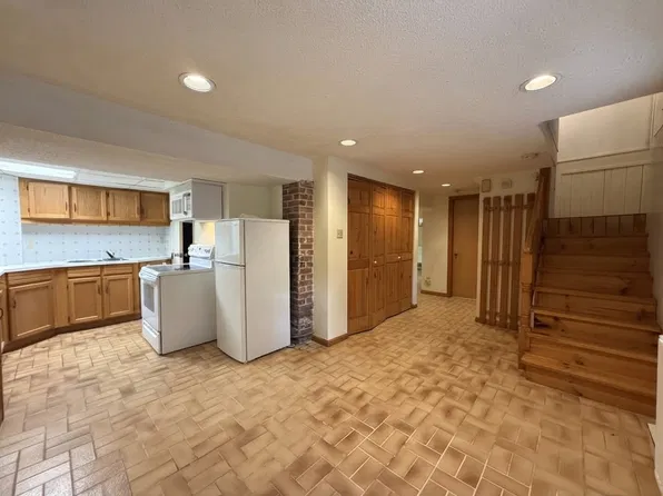 41 Dalton Rd Basement Basement, Toronto, ON M5R 2Y8