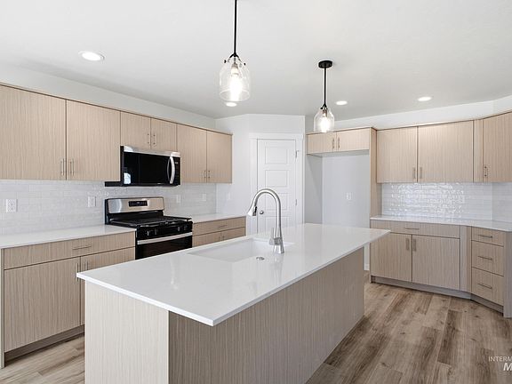4th image of 3780 W Amapola Dr