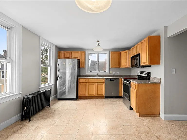 36 Cedar St #2 — Photo 2