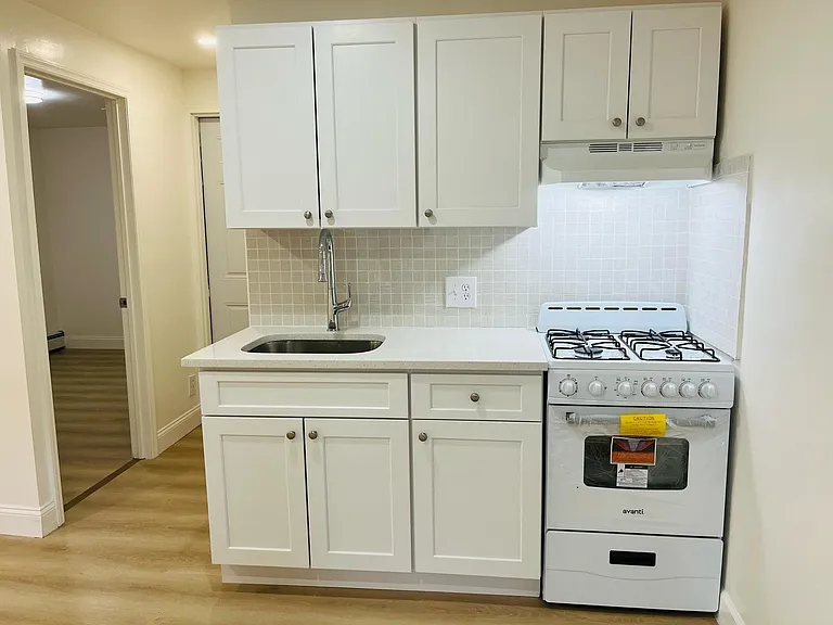 2068 Matthews Ave #B — Photo 1