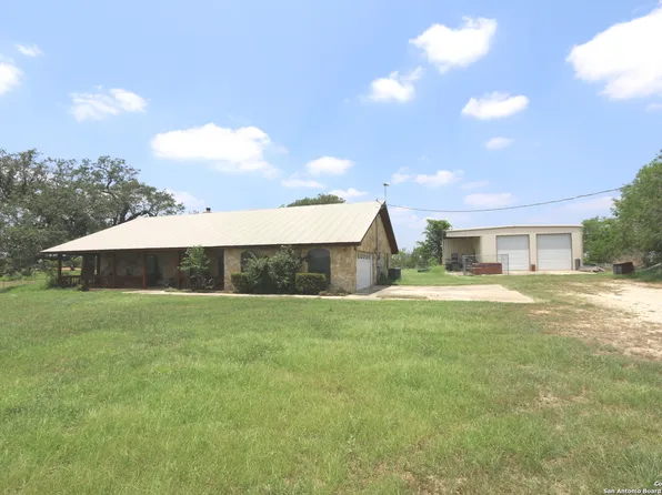 1787 COUNTY ROAD 306, Floresville, TX 78114
