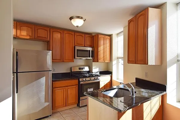 Rented by Evergreen Realty & Investments | media 16