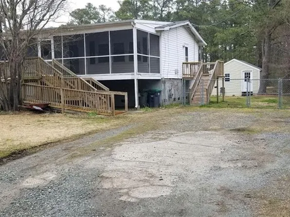 4 Freeman Dr, Poquoson, VA 23662