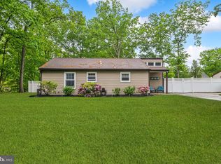 27 Dundalk Ln, Sicklerville, NJ 08081