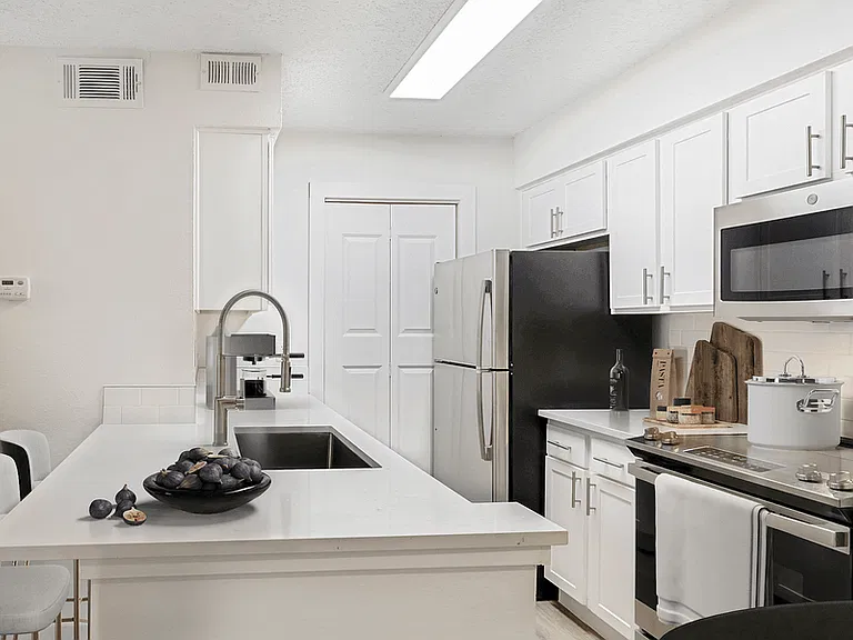 Summers Crossing Apartments — Photo 2
