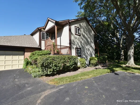 362 Sandhurst Cir APT 8, Glen Ellyn, IL 60137