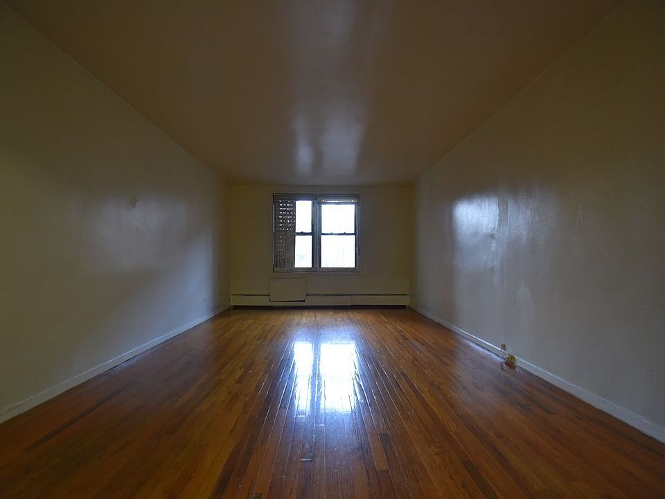 2nd image of 2815 Beverley Rd #2F