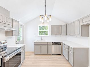 9690 Simmons Dr, Conroe, TX 77385