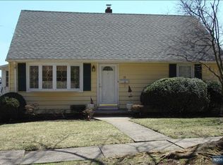 116 Burr Pl, Hasbrouck Heights, NJ 07604