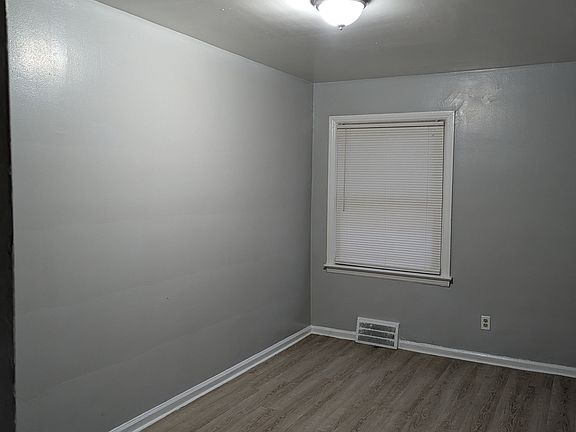 3rd image of 15143 Evergreen Rd