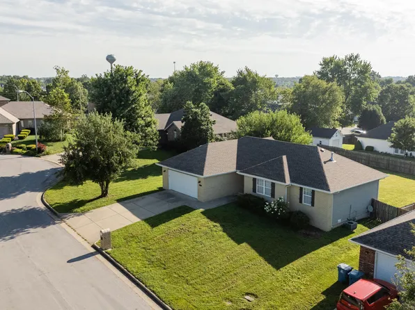 574 S Kings Gate Court, Nixa, MO 65714
