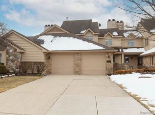 18182 Blue Heron Dr W, Northville, MI
