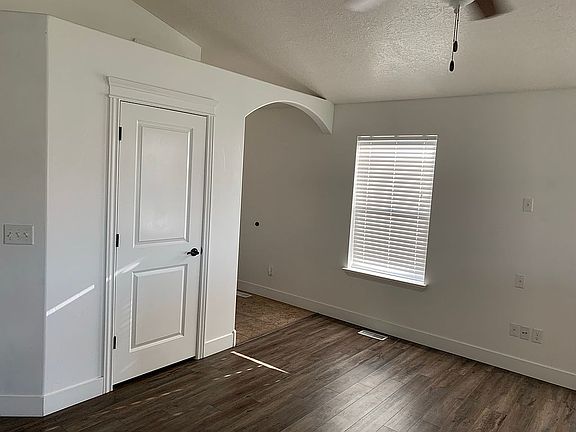 Entrance way w/ coat closet