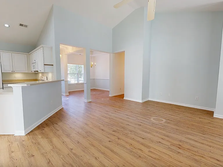 409 Oxner Ct — Photo 8