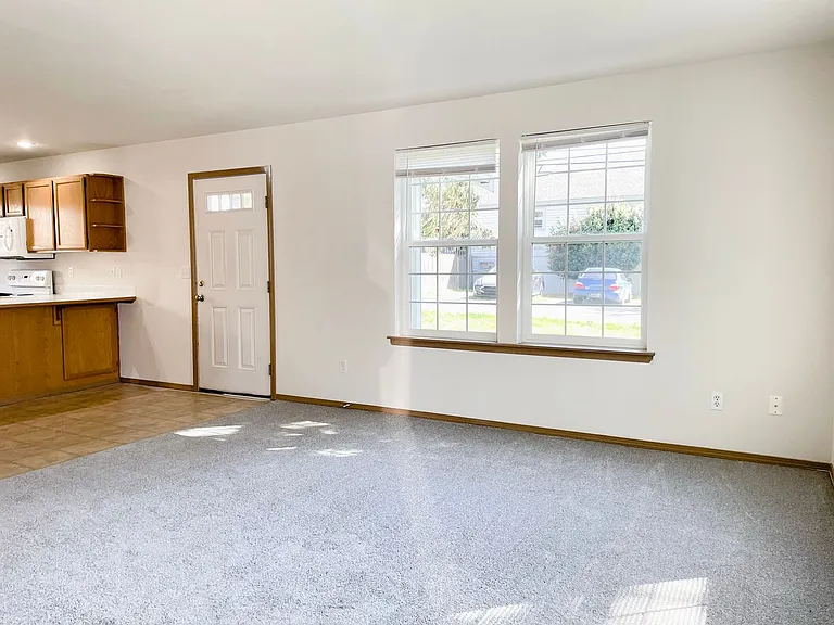 1427 Virginia Ave — Photo 5