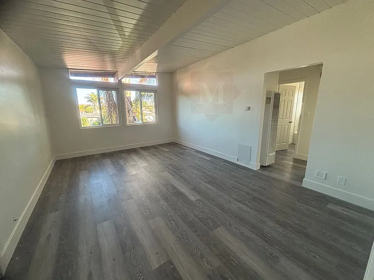 221 N North St #D — Photo 4