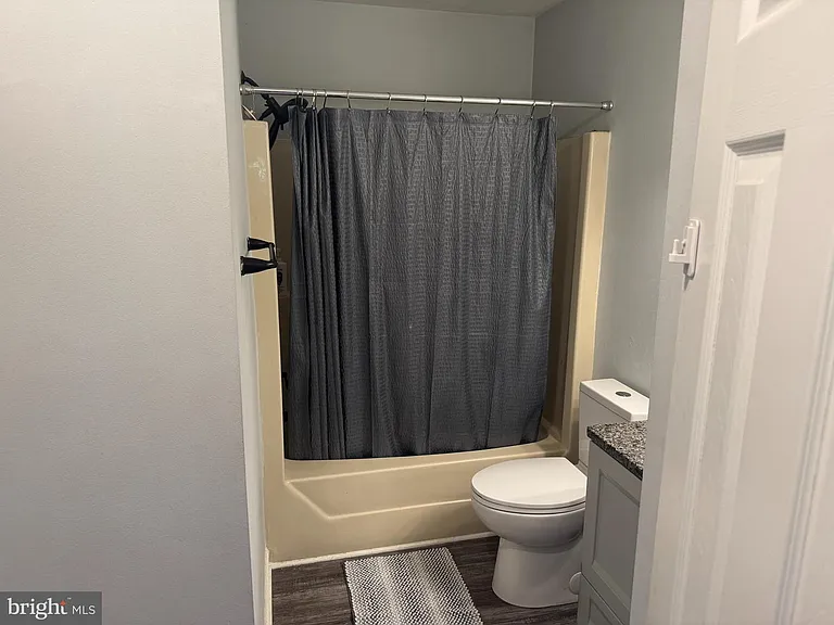 100 Cypress Dr — Photo 3