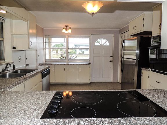 2nd image of 140 Ponce De Leon Dr