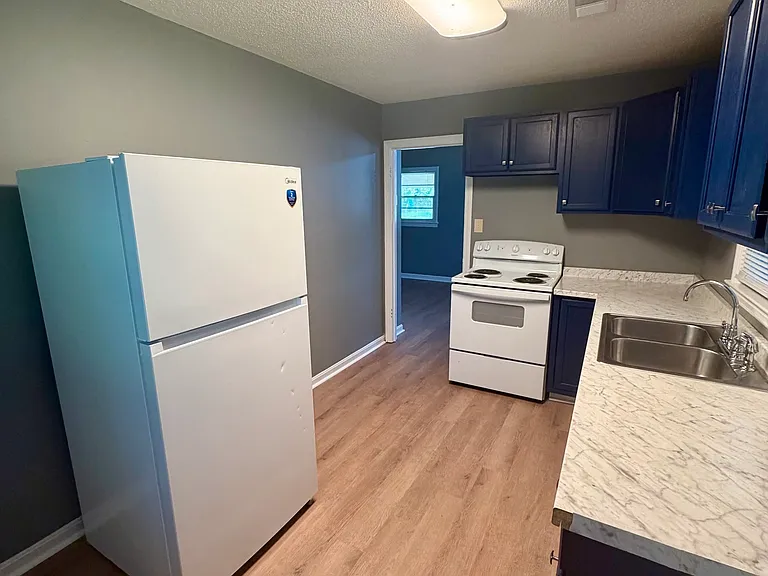 208 Crescent Dr — Photo 29