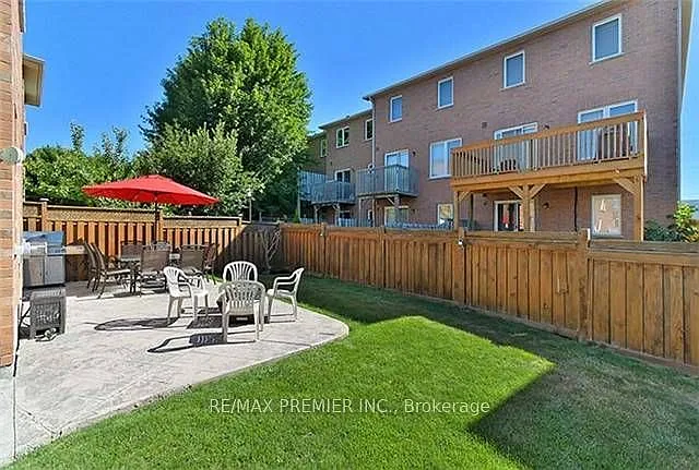 35 Foxchase Ave E — Photo 3