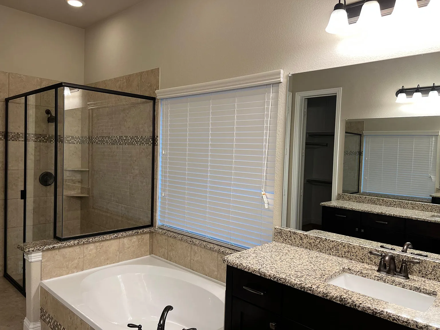 4 bed, 3379 sqft, $3,700 — Photo 3