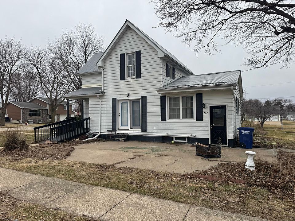 1st image of 207 5th Ave NE