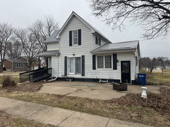 207 5th Ave NE, Farley, IA 52046