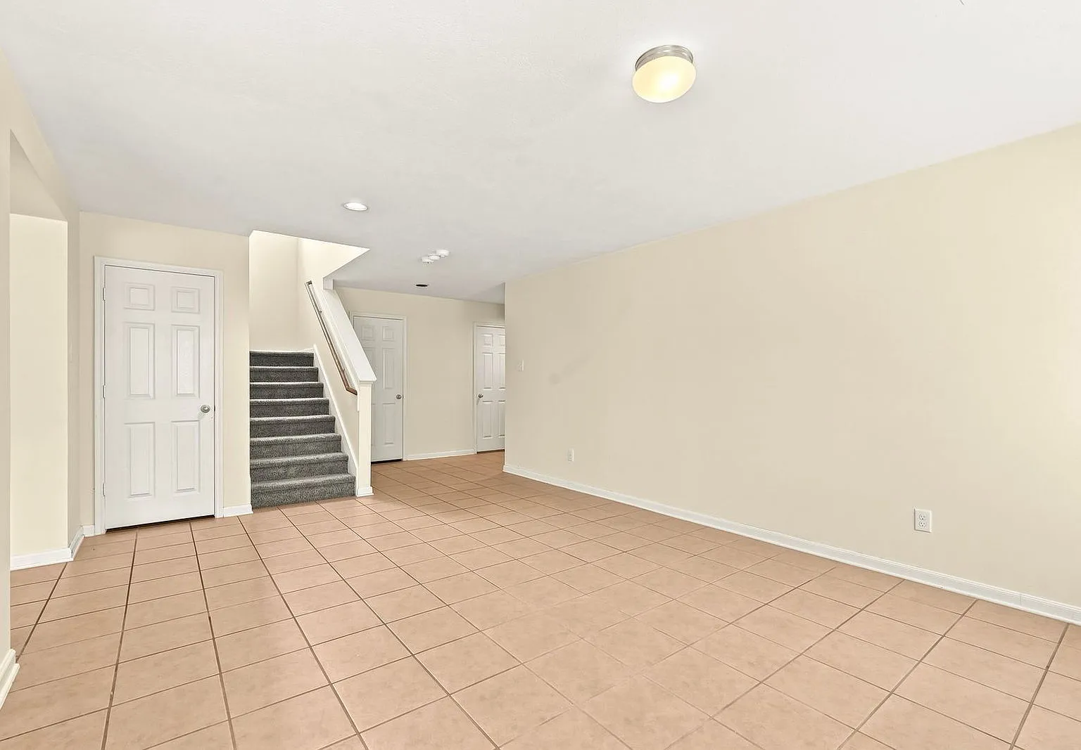 3 bed, 2.5 bath, 2271 sqft, $2,300 — Photo 2