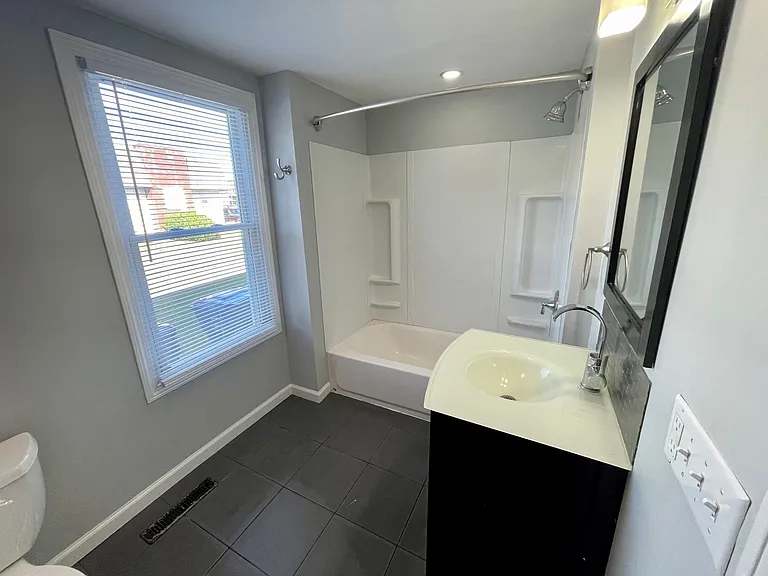 8 S Center St #1 — Photo 8