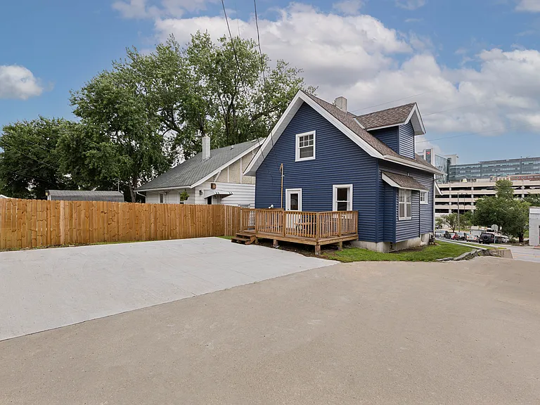 4335 Leavenworth St — Photo 4