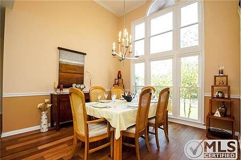 4th image of 1008 Westbank Dr