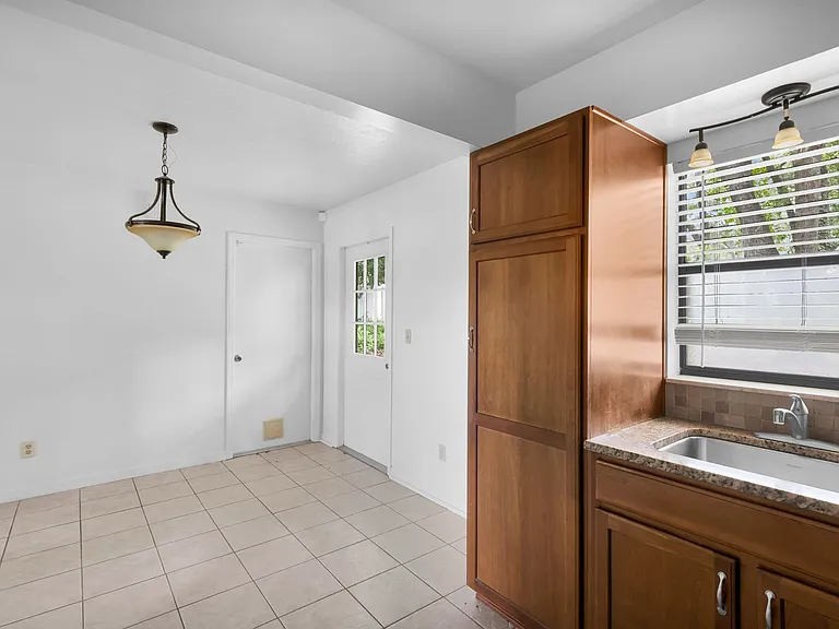 62 Teak Loop — Photo 11