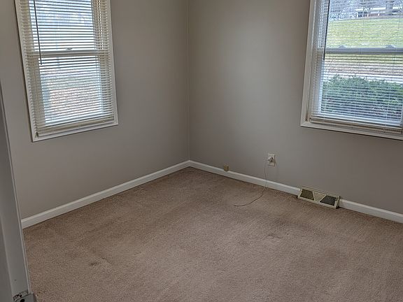 3rd image of 8117 NE 51st St