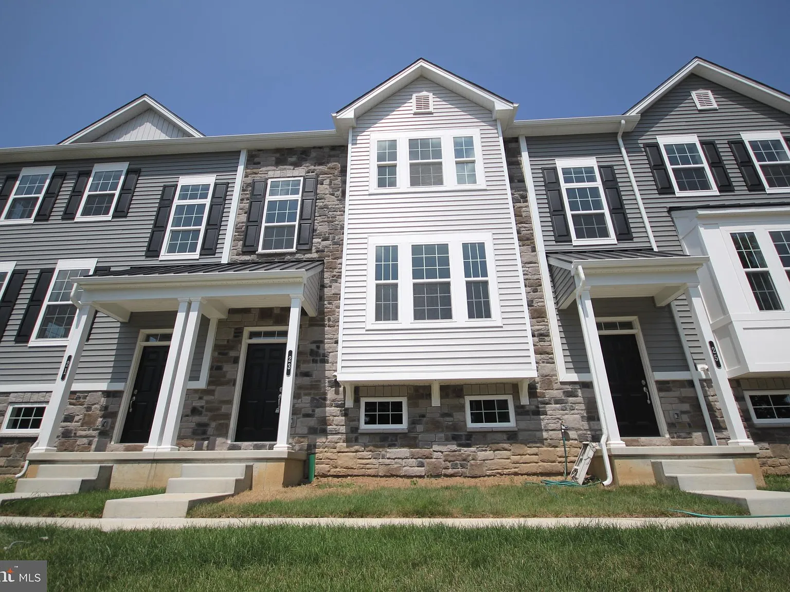 3 bed, 4.0 bath, 2232 sqft, $3,350 — Photo 1