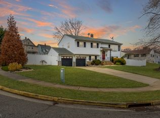 27 Wick Dr, Sayreville, NJ