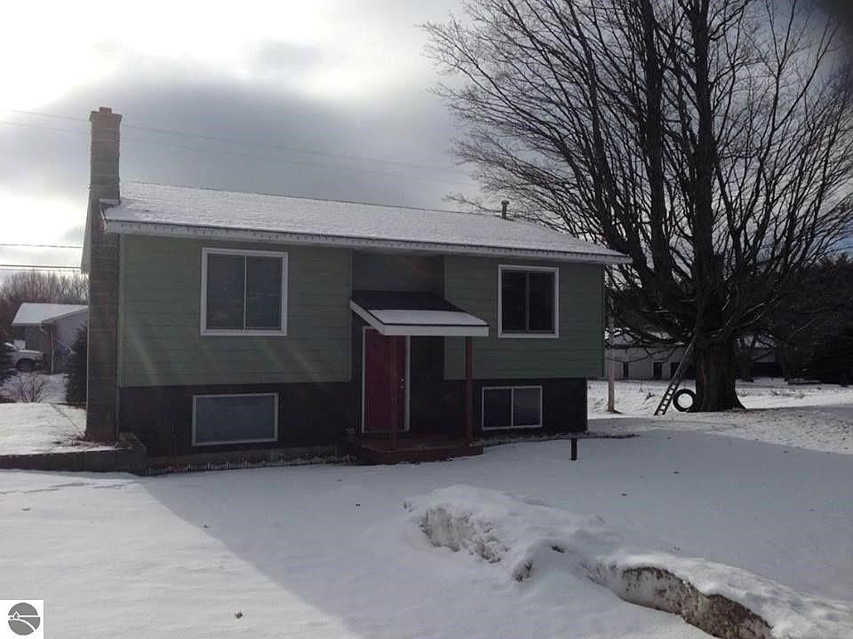 1st image of 651 W Wexford Ave