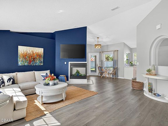 4th image of 71 Presidential Ln