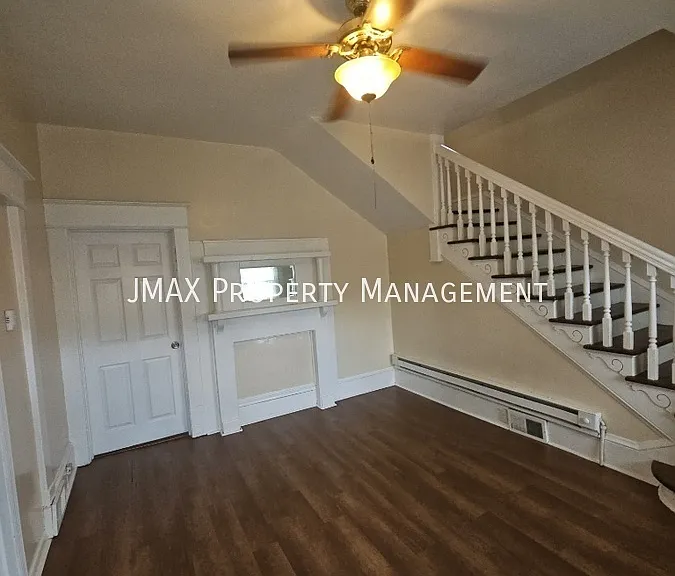 910 Fairfax Ave NW — Photo 3