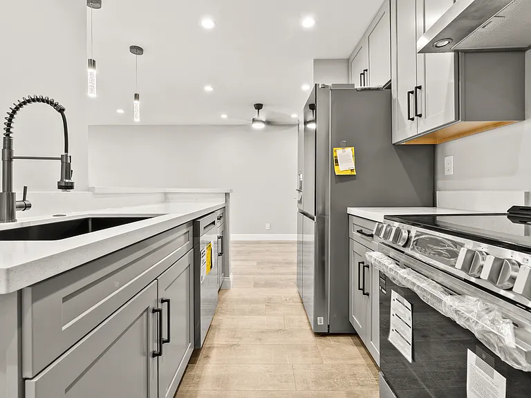 Leyden Apartments — Photo 18