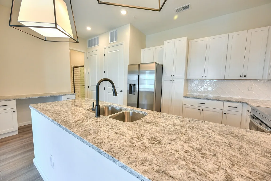Kempton Apartments — Photo 3