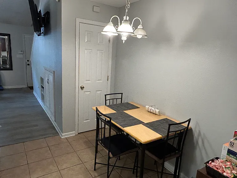 2738 W Tharpe St #402 — Photo 8