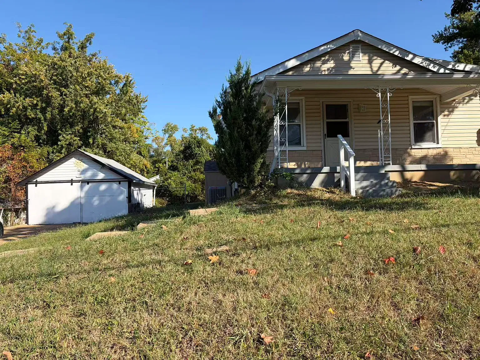 3 bed, 1296 sqft, $1,590 — Photo 2