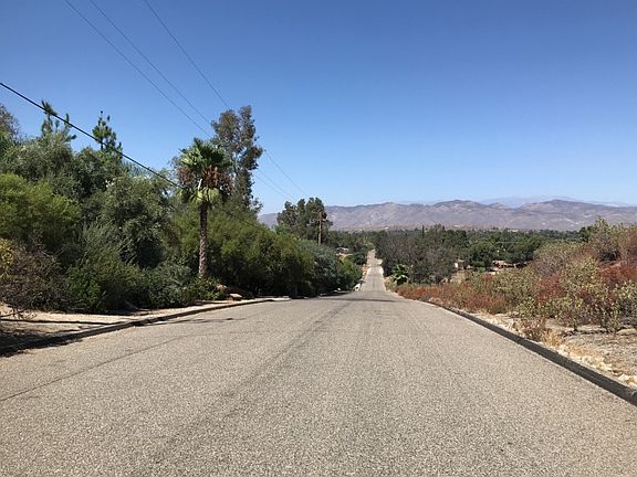 4th image of 41240 Descanso Dr